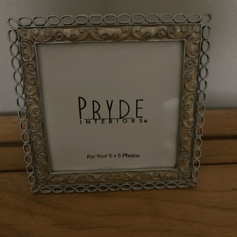 Pryde interiors®️ picture frame 🖼️
